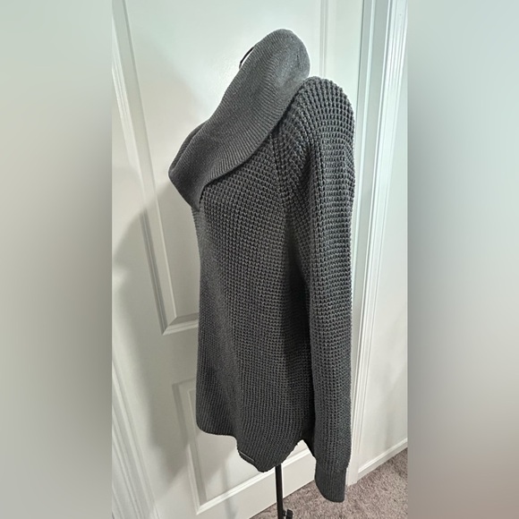 Michael Kors Cozy Gray Women's Waffle Knit Oversized Cowl Neck Sweater - Picture 4 of 5